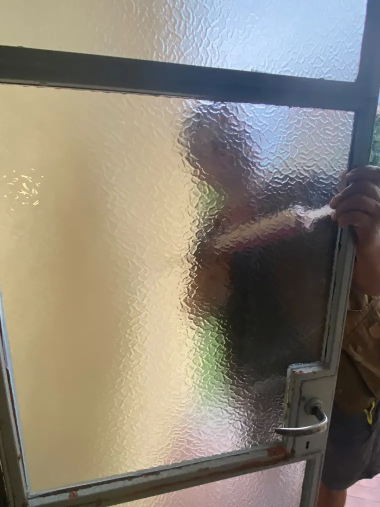 Riparazione vetro in condominio